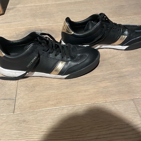 Great condition sz 11 black and gold leather sketchers shoes with memory foam - Picture 7 of 7